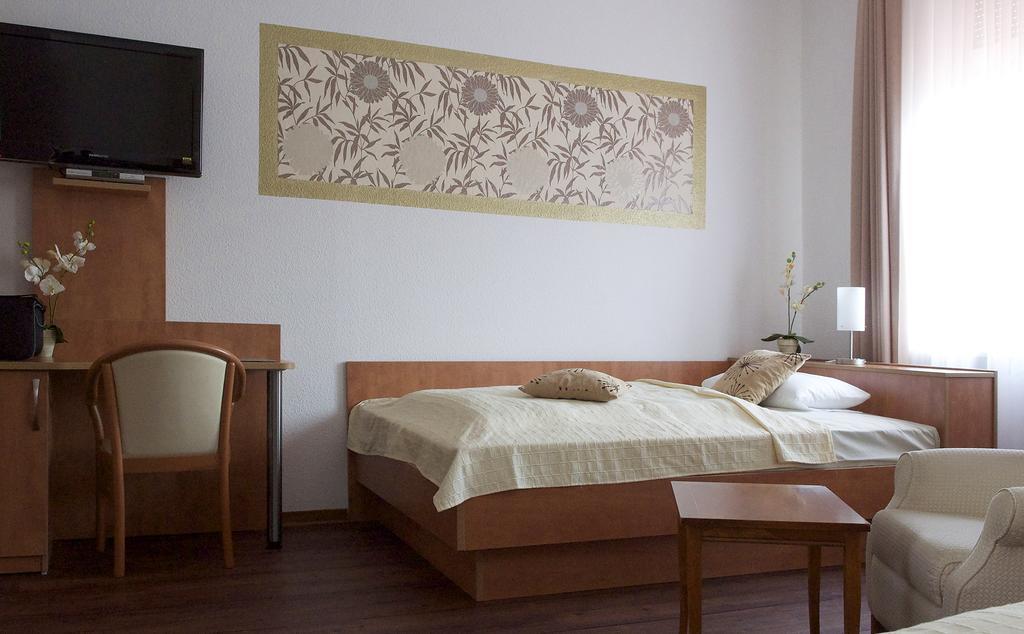 Hotel Vier Löwen Traben-Trarbach Rum bild